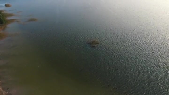 Slow Landing Over The Lake 1