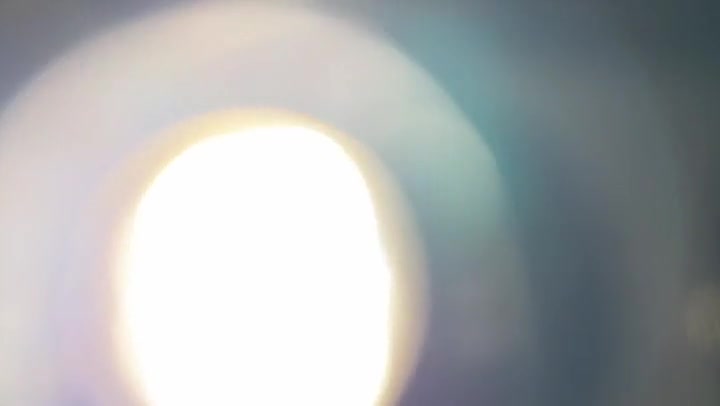 Daffy Light Leaks Transition Overlay 60fps